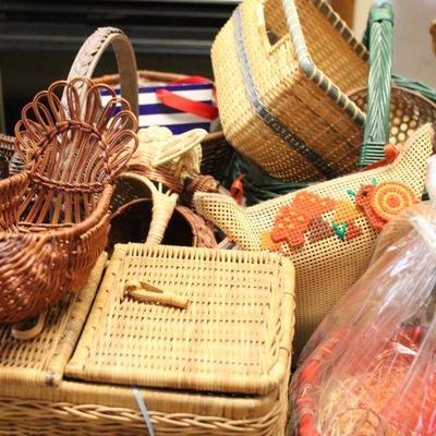 Lot 117 Baskets, Animal Baskets, Picnic & More
