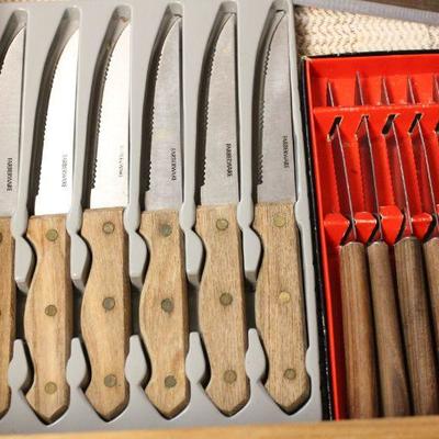 Lot 124 Steak Knifes & Carving Utensils