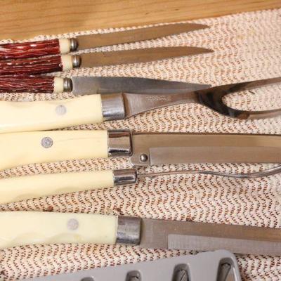 Lot 124 Steak Knifes & Carving Utensils