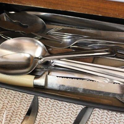 Lot 124 Steak Knifes & Carving Utensils