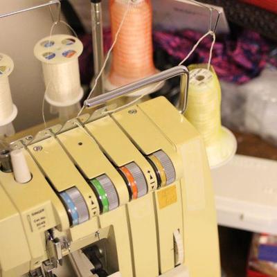 Lot 138 Vintage Singer Ultra Sewing Machine & Accessories