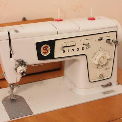Lot 160 Singer Stylist Sewing Machine in Desk