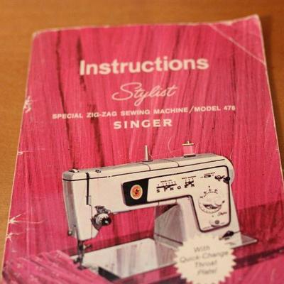 Lot 160 Singer Stylist Sewing Machine in Desk