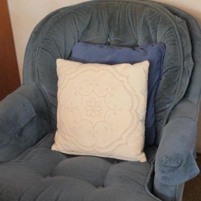 Lot 174 Blue Swivel Chair & Sunflower Mirror