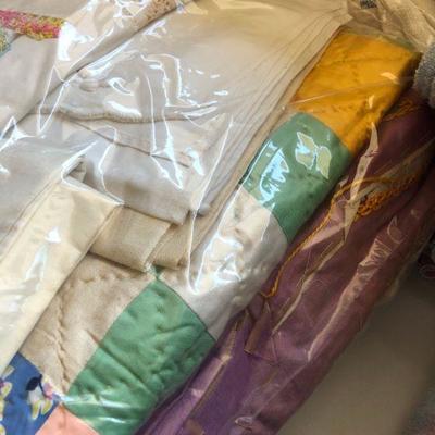 Lot 191 Vintage Linen Lot in Space Saver Bag