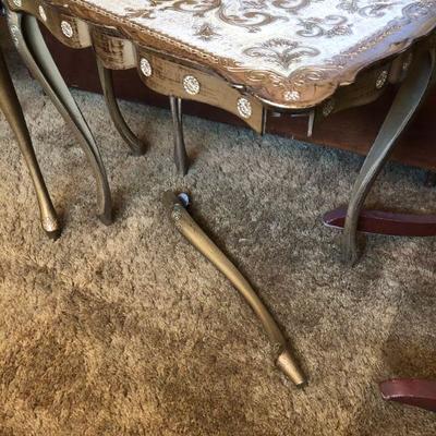 Lot 200 Gold Plastic DÃ©cor Tables