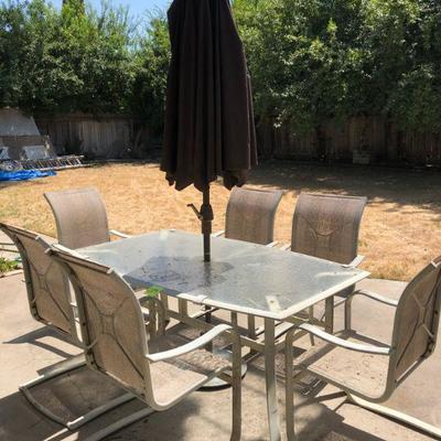 Lot 219 Patio Table, 6 Chairs & Umbrella