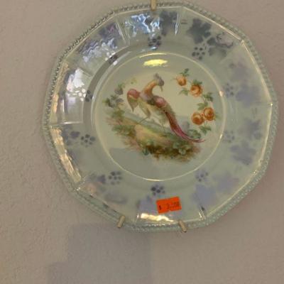 Decrative Plate w/plate hanger attached