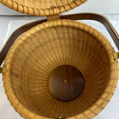 LOT # 568 Vintage Nantucket Style Basket Purse 