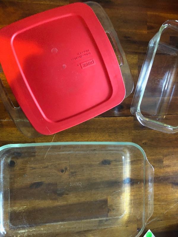 136 Bundle of Pyrex glass pans