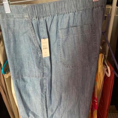 LOT # 605 New with tags Ladies Talbots Pants