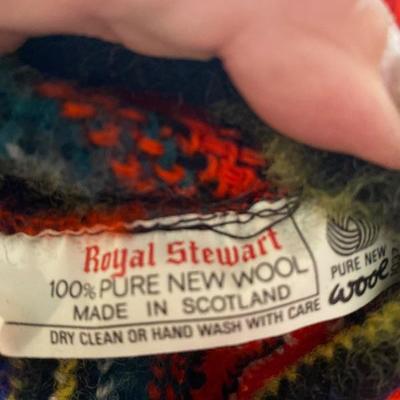 LOT # 612 Scottish Lion Kilt and Hudson Bay Hats