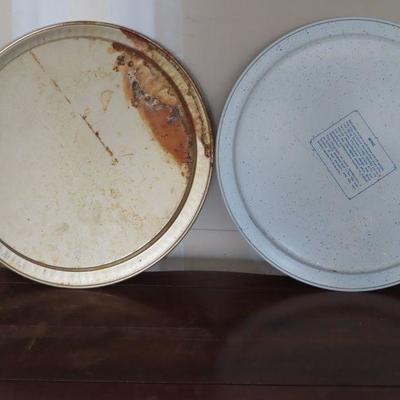 2 Vintage Serving Trays