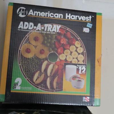 Dehydrator and extra tray