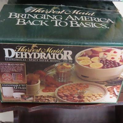 Dehydrator and extra tray