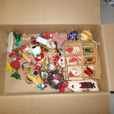 LOT 175  HOLIDAY GIFT WRAP AND ORNAMENTS