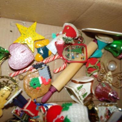 LOT 175  HOLIDAY GIFT WRAP AND ORNAMENTS