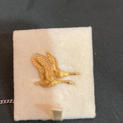 Lot # 640 14k Yellow Gold Geese Flying Tietack 