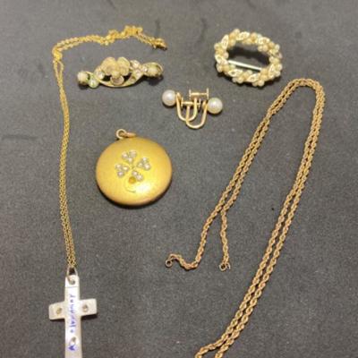 Lot #642 Lot of Vintage Costume Jewelry 