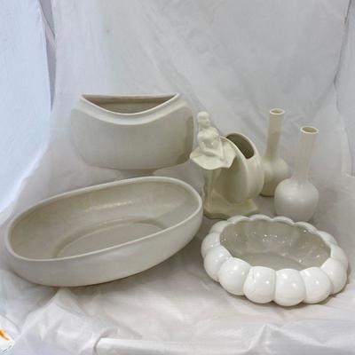 .11. Creme Pottery Lot of 6