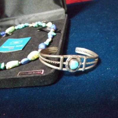 LOT 195  STERLING & TURQUOISE JEWELRY