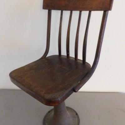 Antique Kenney Bros. and Wolkins Oak Seat and Metal Post Student's Chair 30