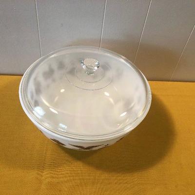 #79 Large Pyrex with lid Early American  Pattern