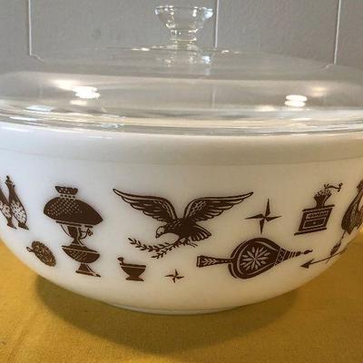 #79 Large Pyrex with lid Early American  Pattern