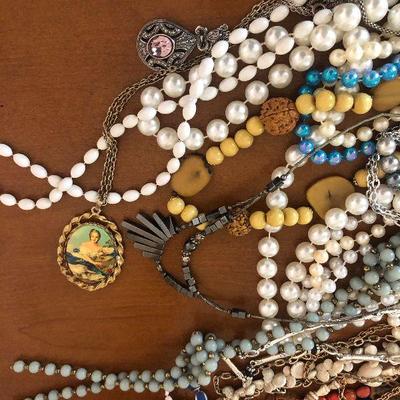 #115 Costume Jewelry Necklaces