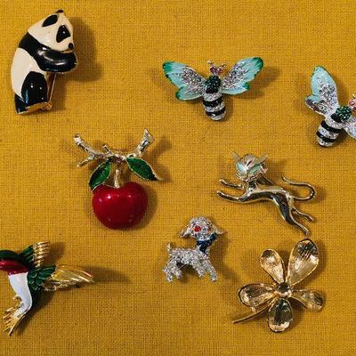 #122 Pins: Bees, cat, panda, flower 
