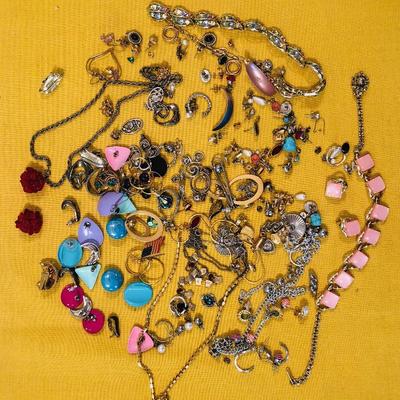#125 Mixed Lot Mostly EARINGS 