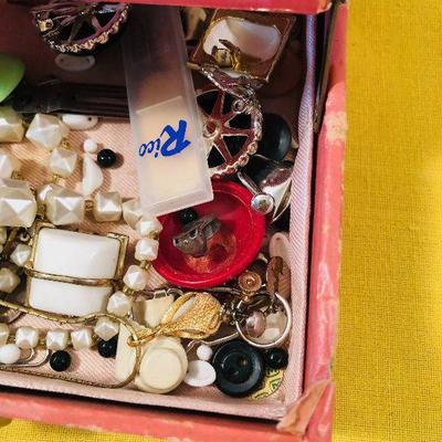 #129 Pink Jewelry Box full of treasure jewels