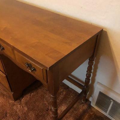 #173 Colonial Maple  Wood Desk 