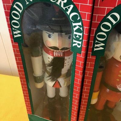#184 RED Soldier and White Soldier NUTCRACKERS 
