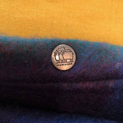 #194 Fleece blanket that snaps together