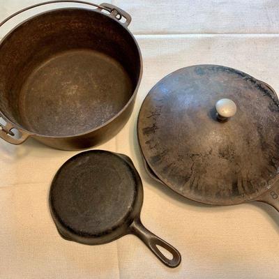#56    VINTAGE WAGNER SIDNEY O CAST IRON SKILLET & DUTCH OVEN