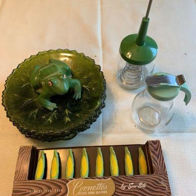#65    1970s KITCHEN GROUP CORNETTES 