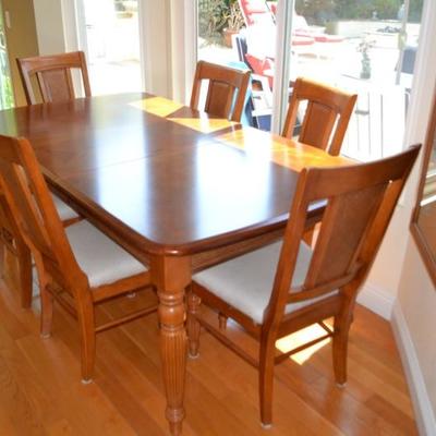 Lot 7  Dining Set with 6 chairs 