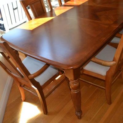 Lot 7  Dining Set with 6 chairs 