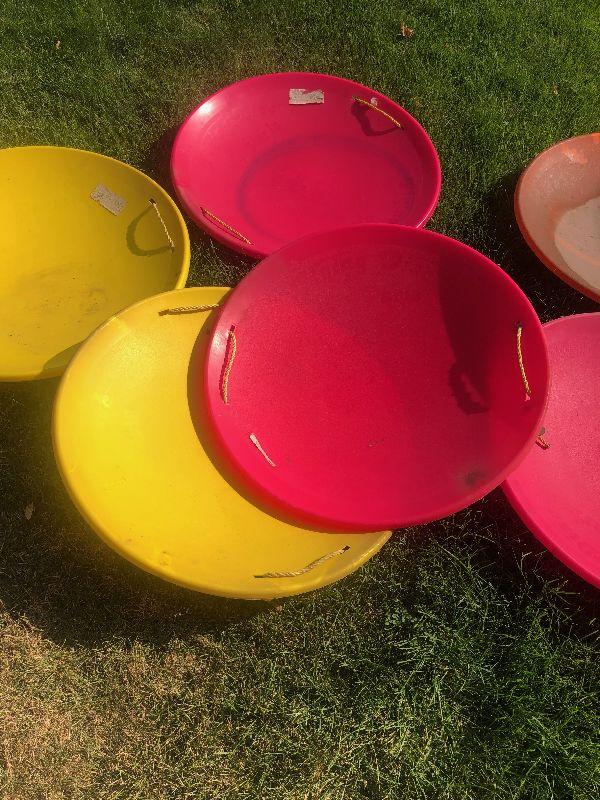 500 6Vintage Saucer Sleds