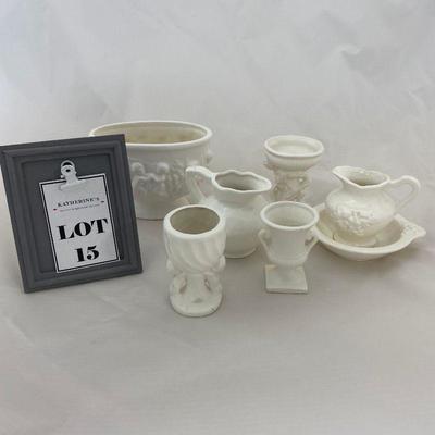 .15. 7 Pieces Small Creme Pottery