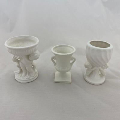 .15. 7 Pieces Small Creme Pottery