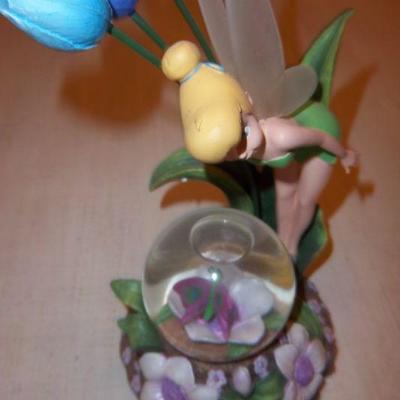 TINKER BELL AND TULIPS SNOWGLOBE TINKERBELL SCULPTED