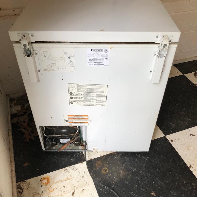 Lot 305 Holiday Chest Freezer