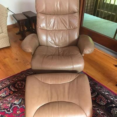 104: Lane Reclining Leather Chair and Ottoman 