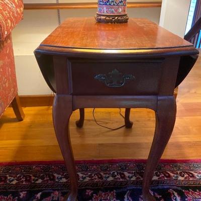 114: Vintage Cherry Queen Anne Style  Drop Leaf Table 
