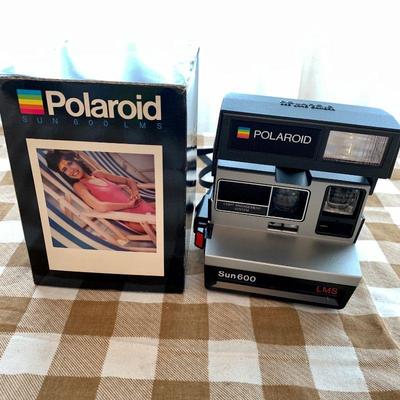 #50   VINTAGE POLAROID SUN 600 CAMERA