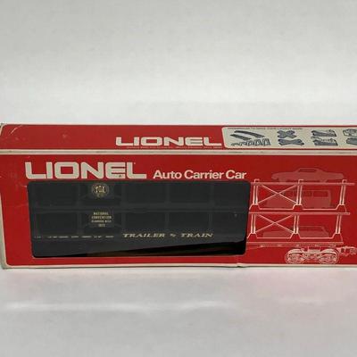 .121. Lionel Auto Carrier Car