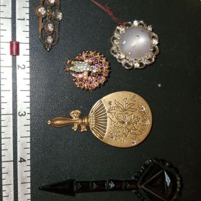 Brooch Lot