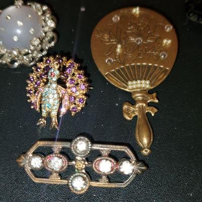 Brooch Lot